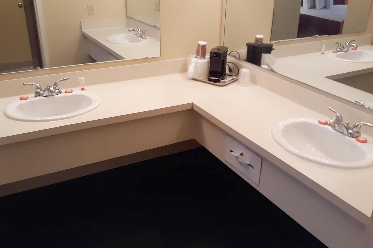 Super Value Inn ולדוסטה מראה חיצוני תמונה